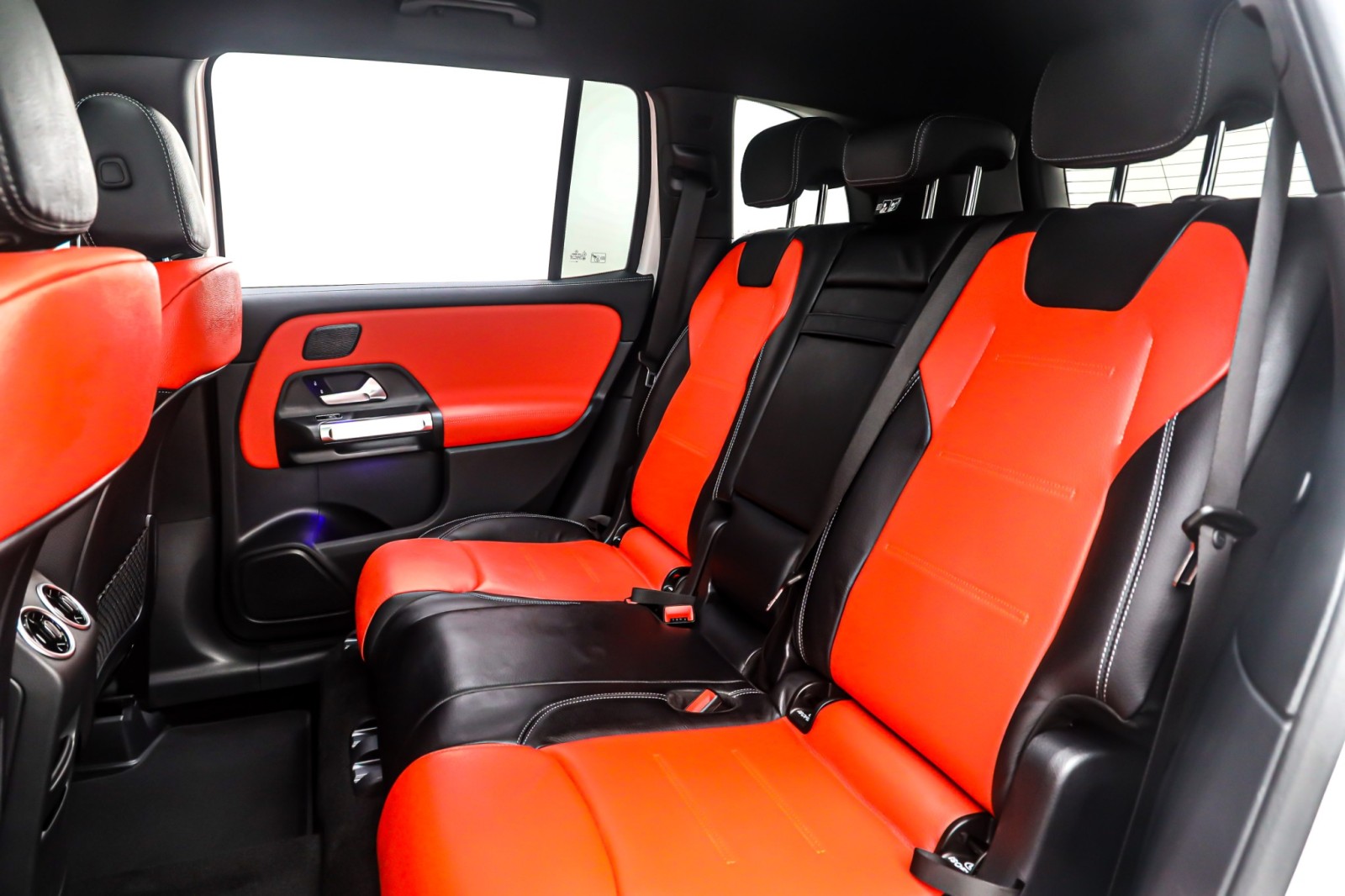 New 2026 Polar White Mercedes-Benz GLB 250 image 8