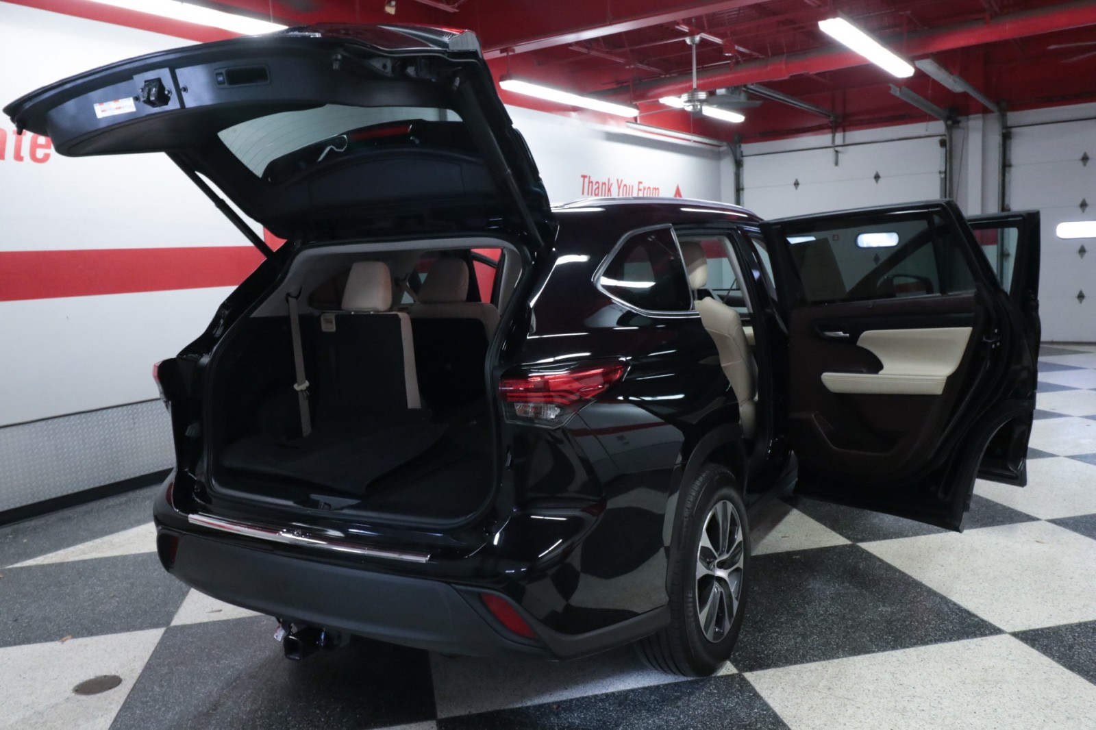 Used Car 2021 Toyota Highlander  Xle For Sale Under $35,000 In Austin, Texas