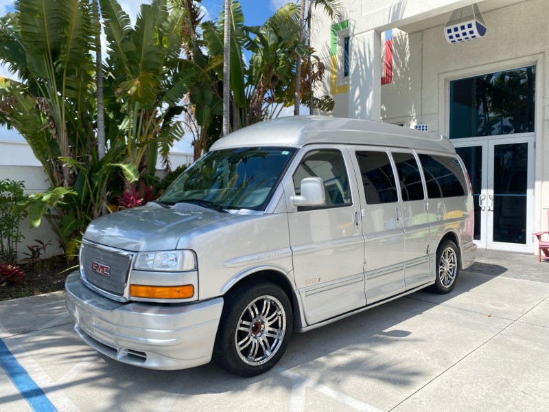 2013 GMC SAVANA HI TOP CONVERSION HANDICAP LIFT LOW MILES 24,857 in , 