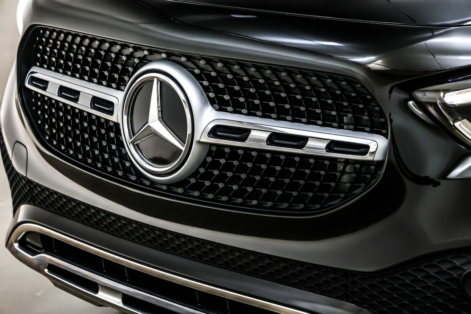 Certified Used 2023 Night Black Mercedes-Benz GLA 250 SUV image 14