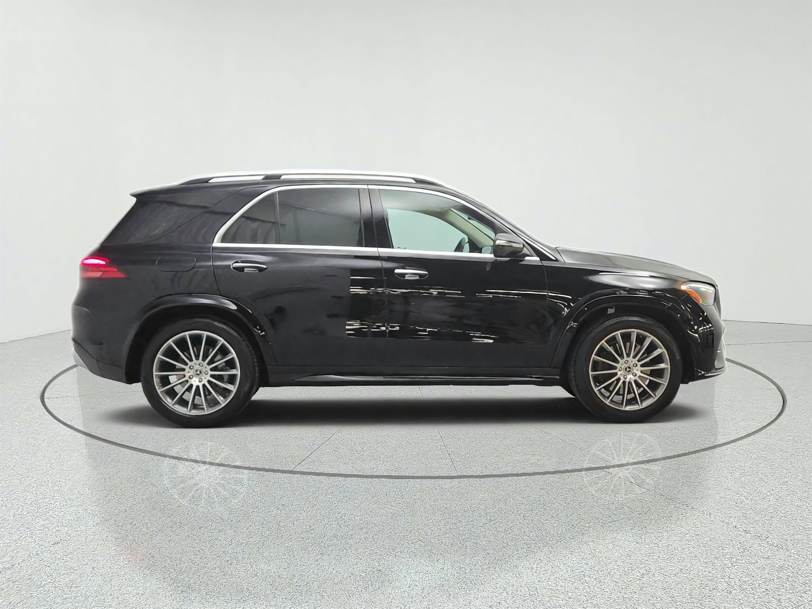 Certified Used 2024 Black Mercedes-Benz GLE 350 4MATIC® SUV image 4