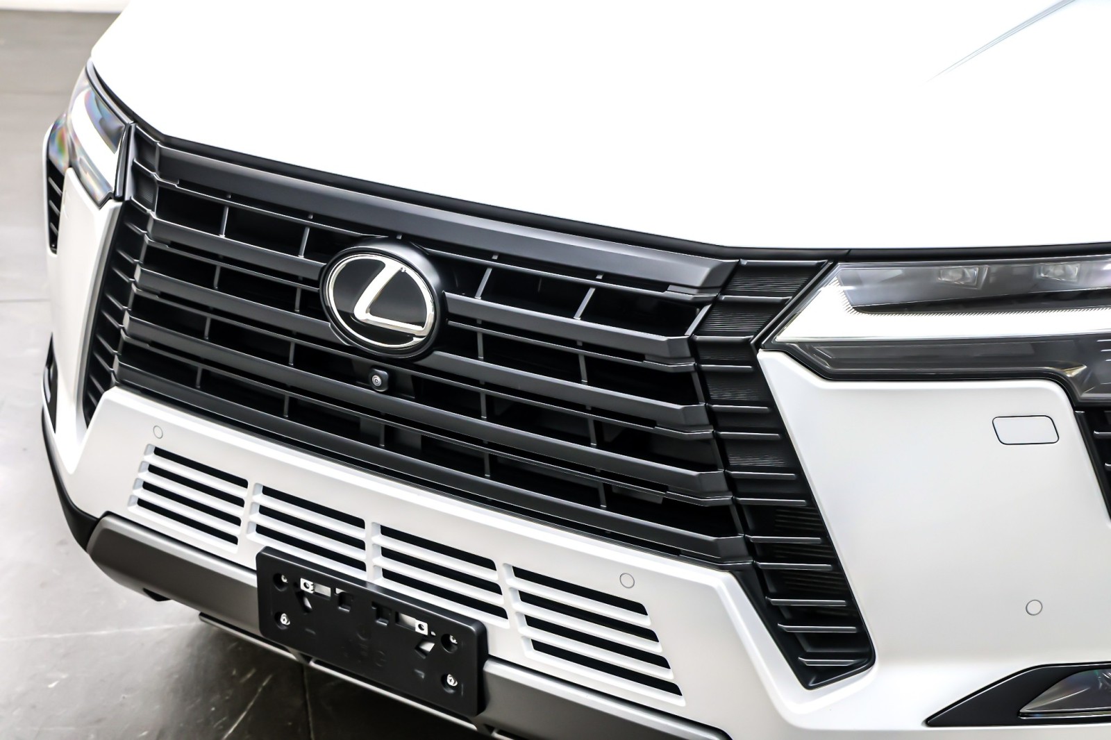 Used 2024 Eminent White Pearl Lexus GX 550 Overtrail+ image 14