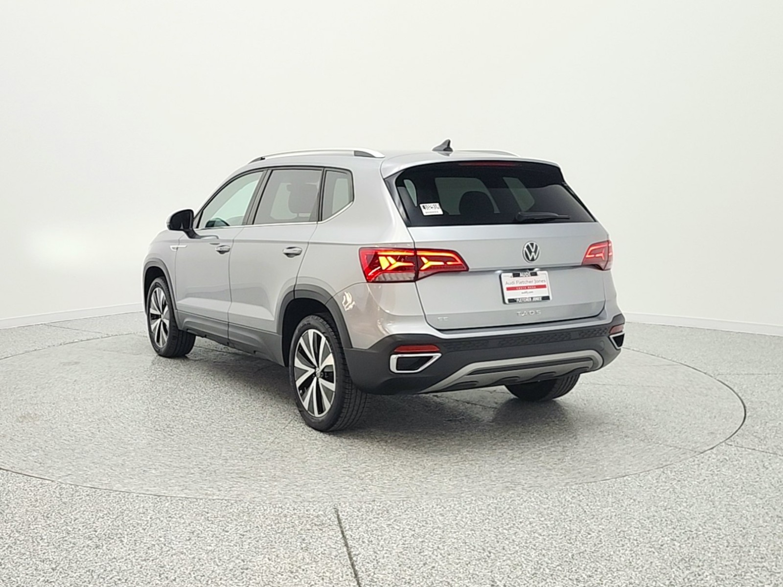 Used 2024 Pyrite Silver Metallic Volkswagen SE FWD image 7