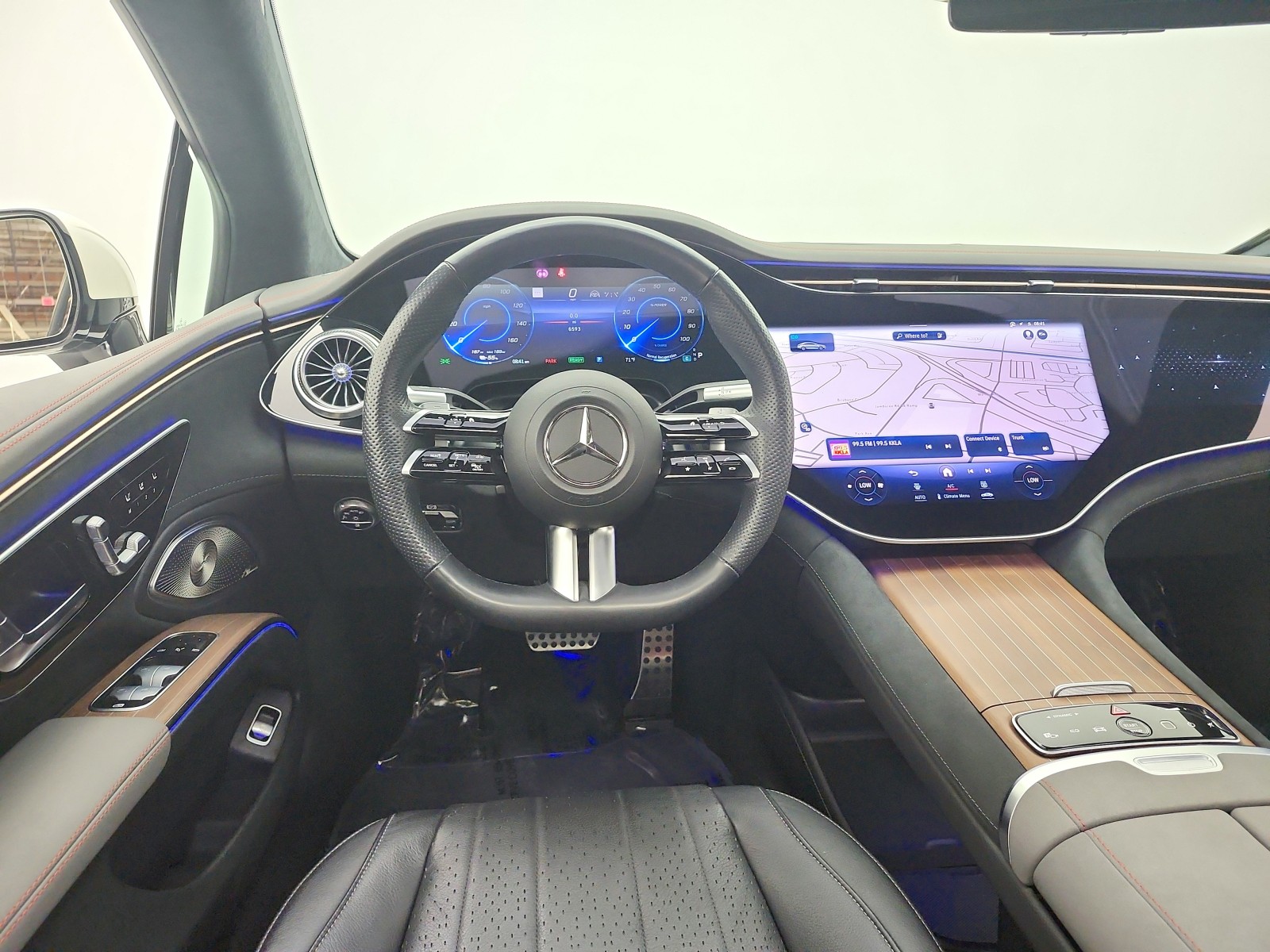 Certified Used 2023 MANUFAKTUR Diamond White Mercedes-Benz EQS 580 4MATIC® Sedan image 24