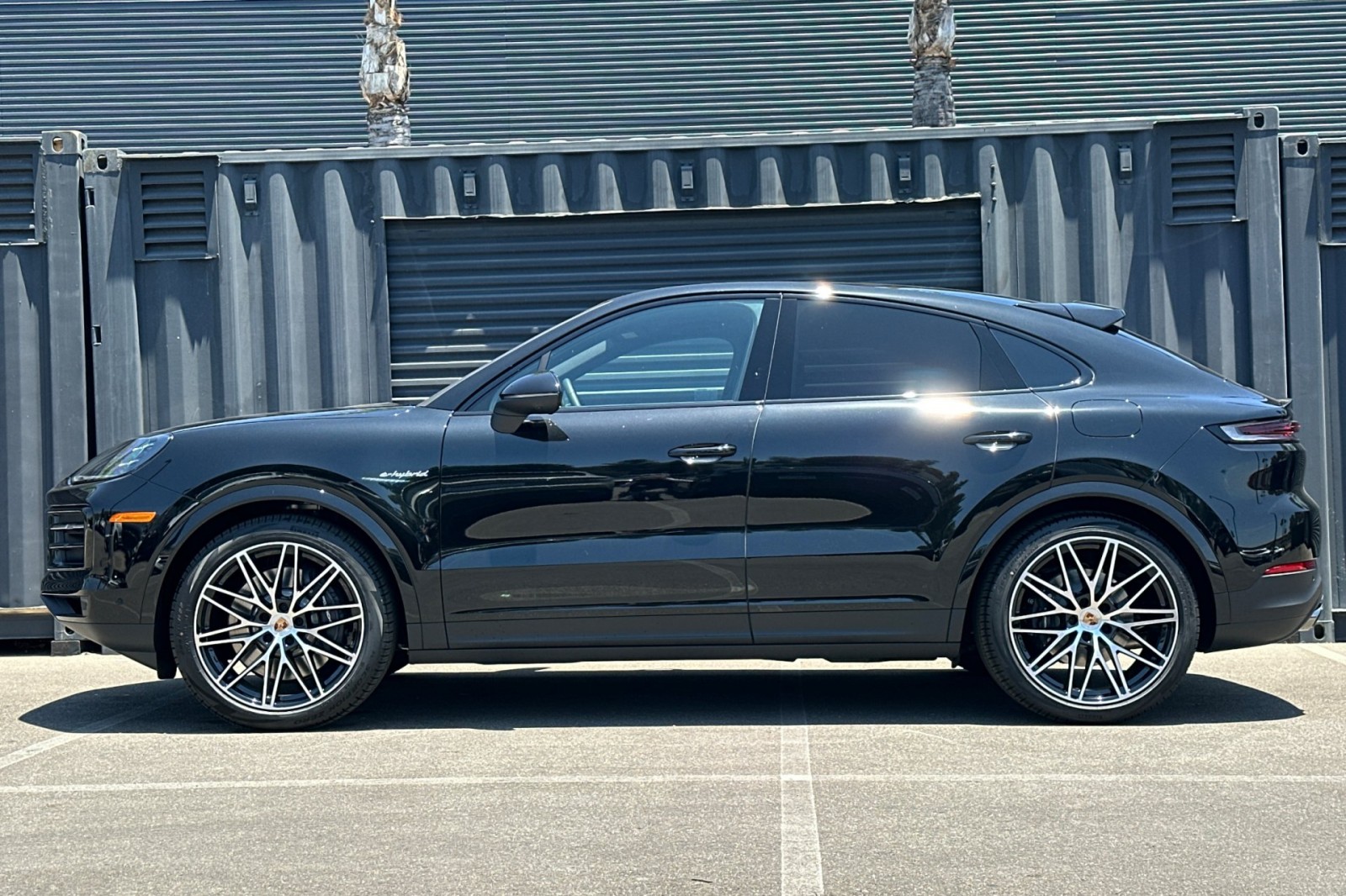 New 2026 Chromite Black Metallic Porsche E-Hybrid image 2