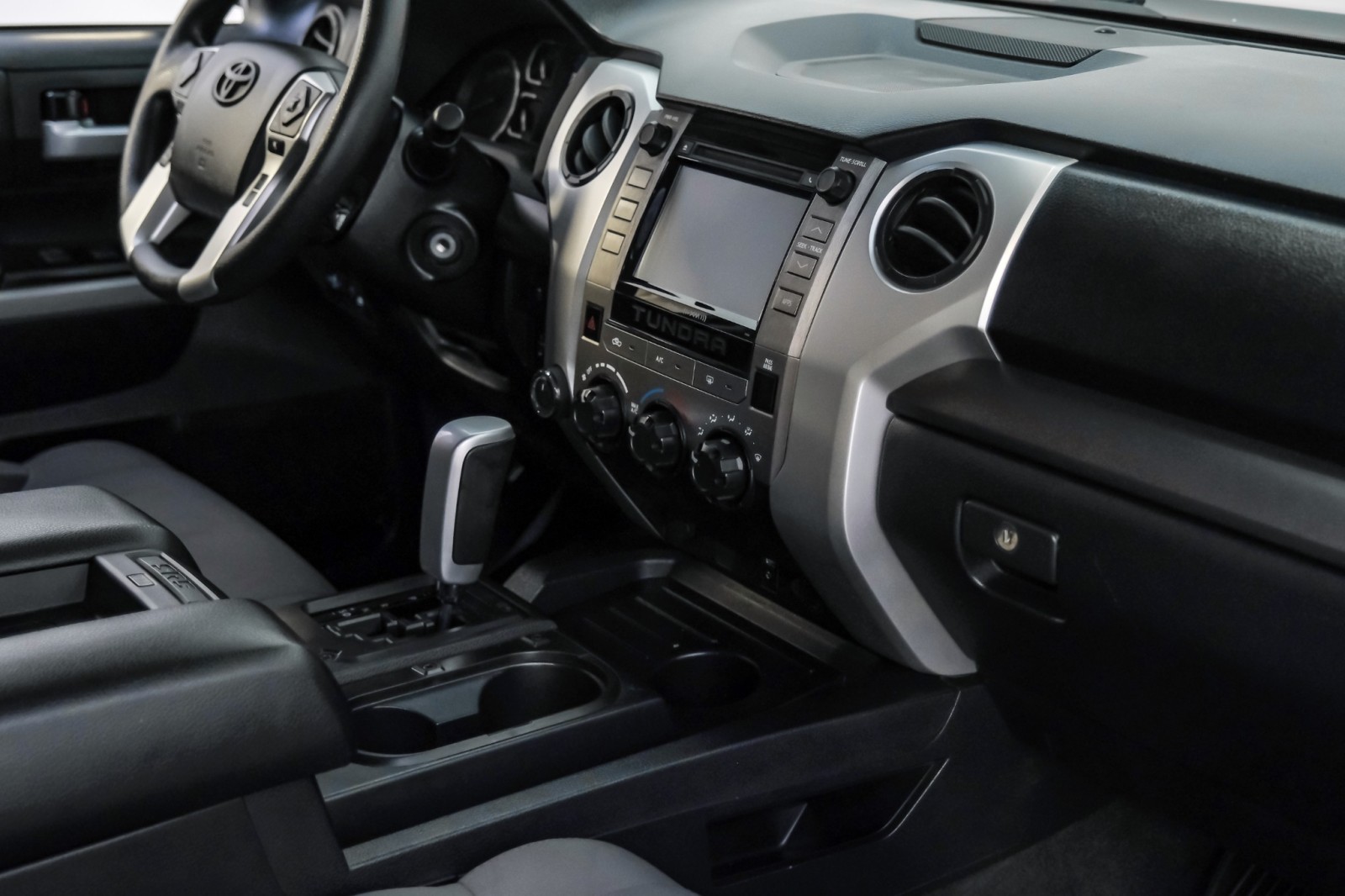 2018 Toyota Tundra 4WD CrewMax SR5 Lifted CustomWheels TowPkg RemoteStart 25