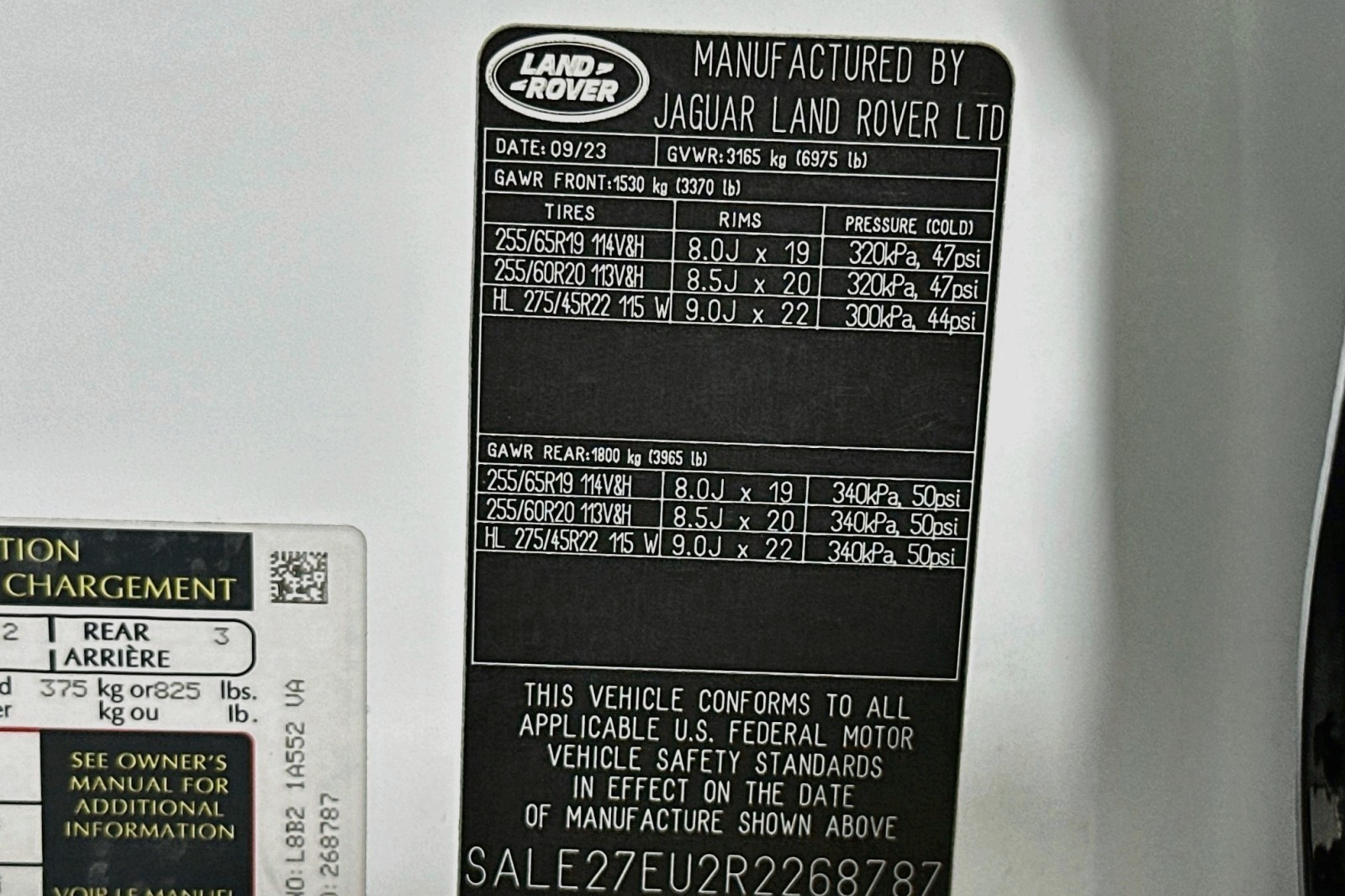 Used 2024 Fuji White Land Rover X-Dynamic SE image 24