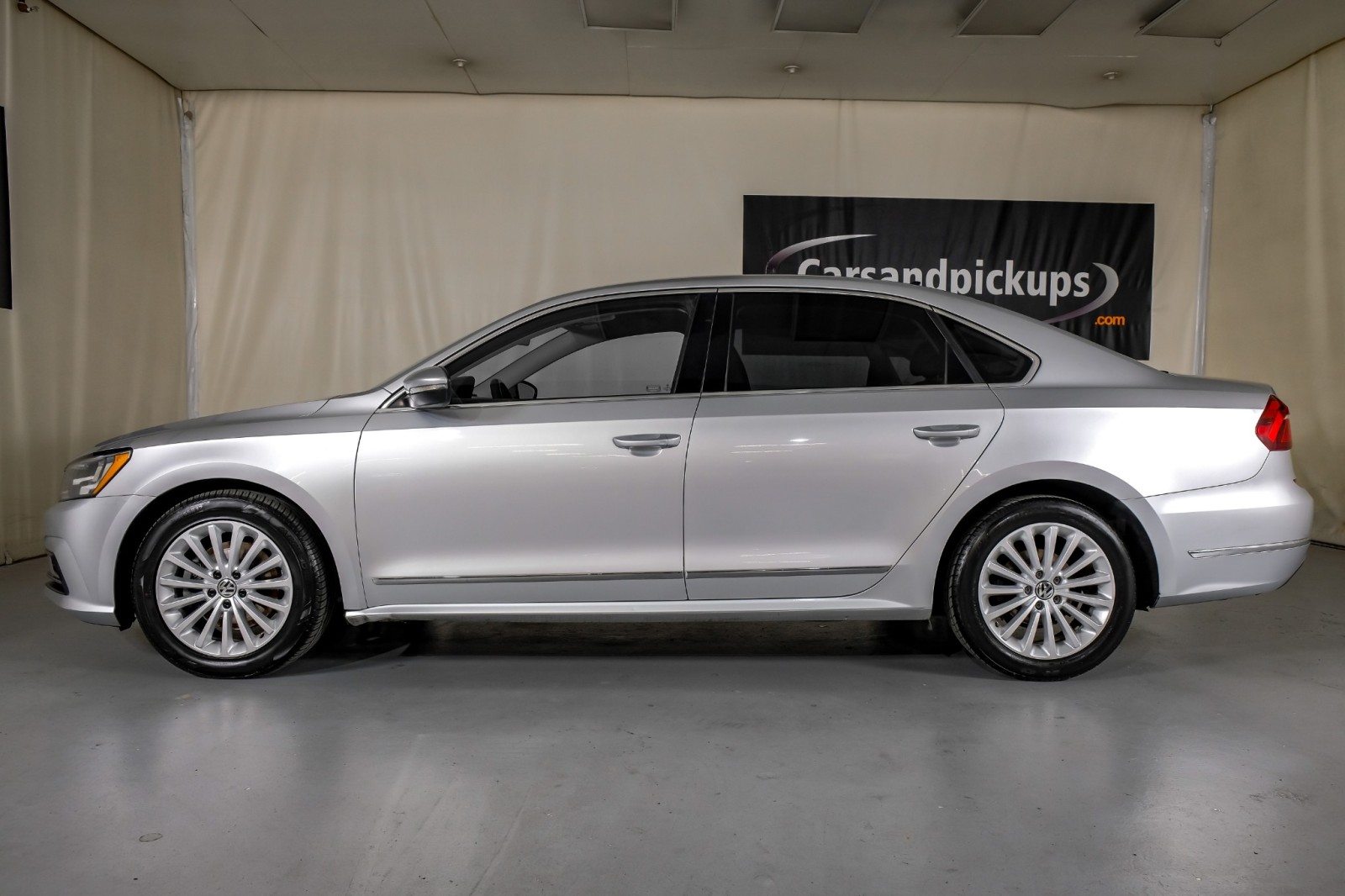 2017 Volkswagen Passat 1.8T SE 11