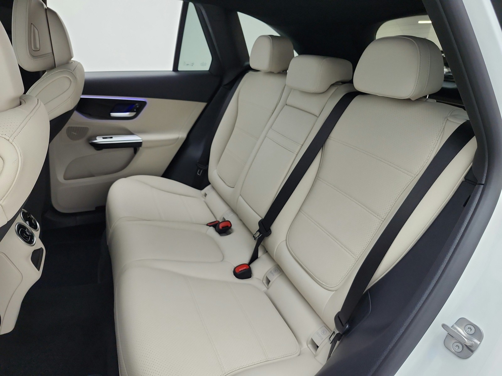 New 2027 Polar White Mercedes-Benz GLC 300 SUV image 11