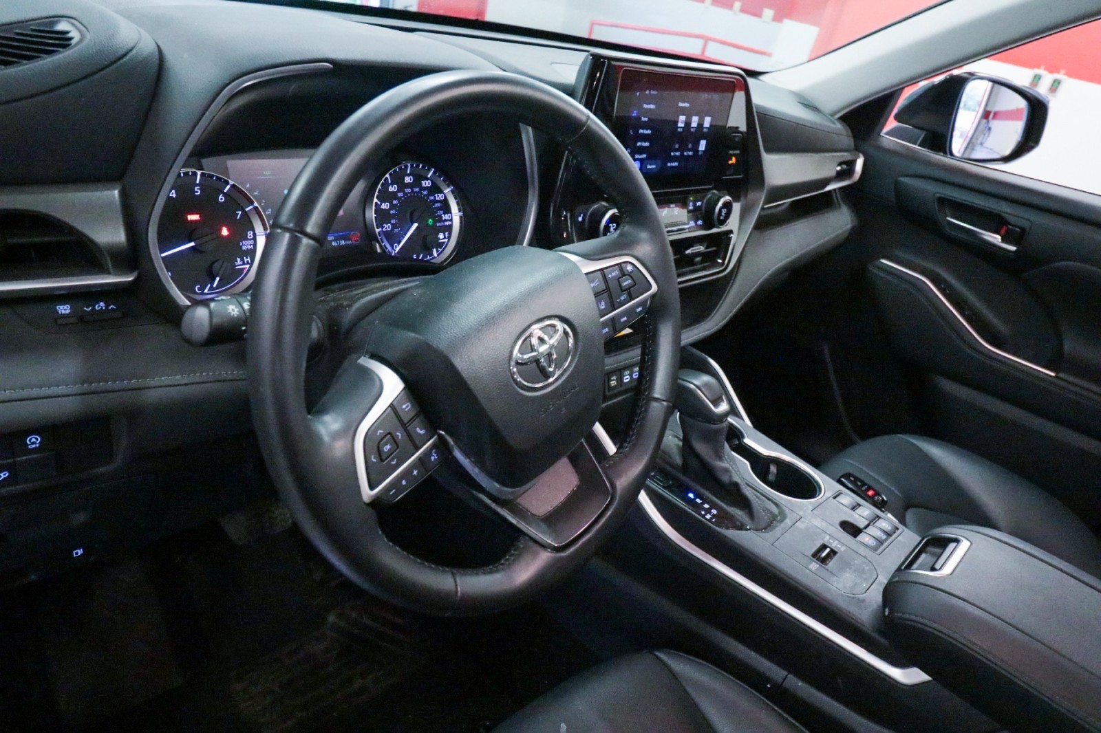 Used Car 2024 Toyota Highlander  Xle For Sale Under $40,000 In Austin, Texas
