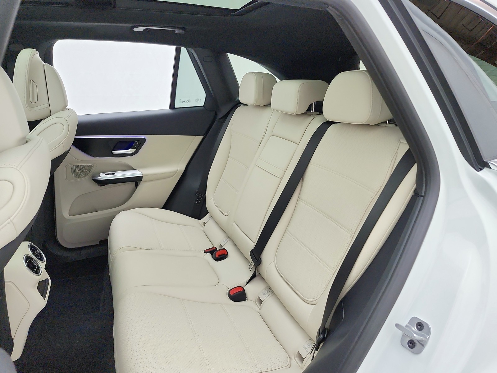 New 2026 Polar White Mercedes-Benz GLC 300 image 12