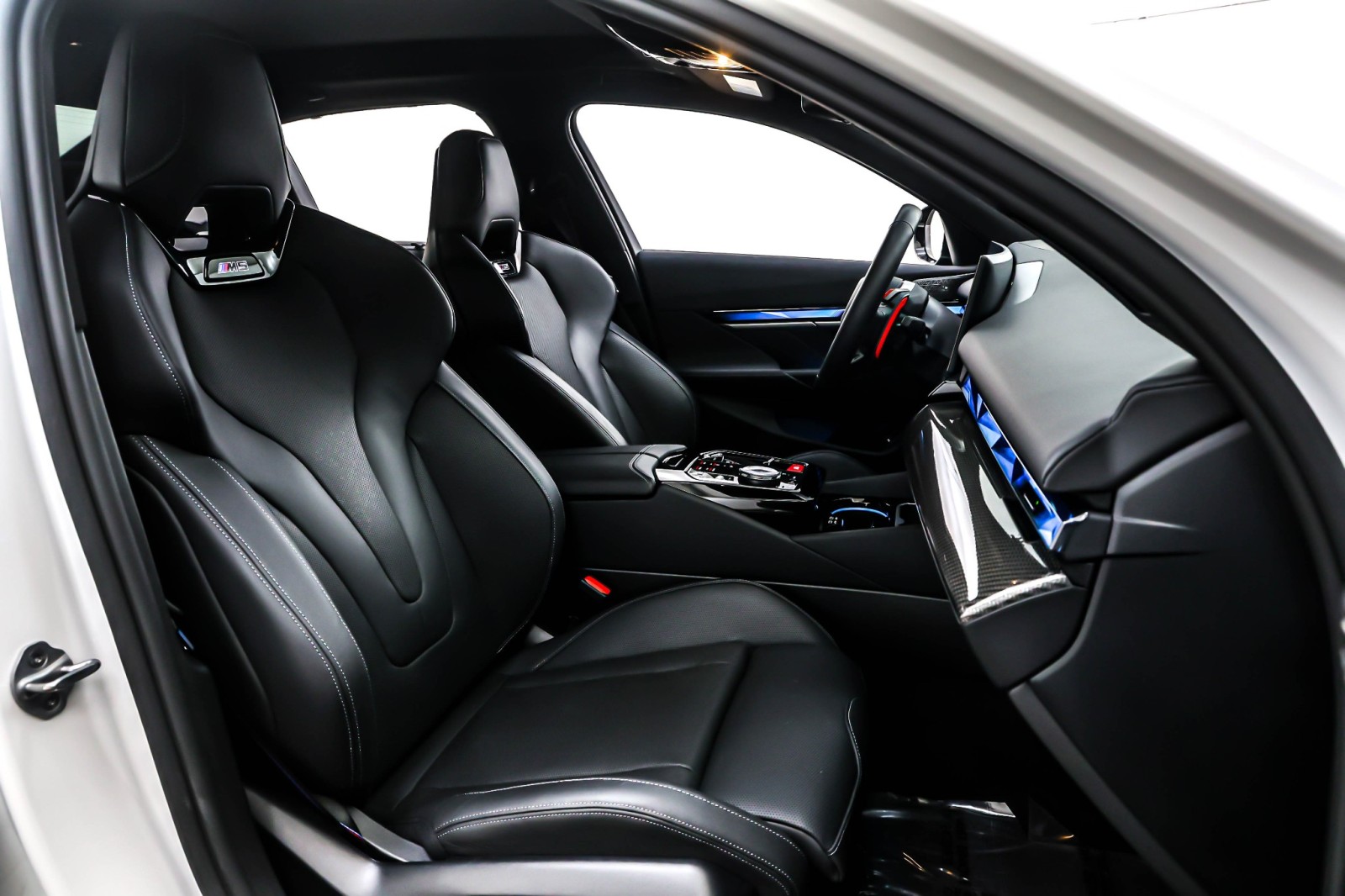 Used 2025 Alpine White BMW Sedan image 7