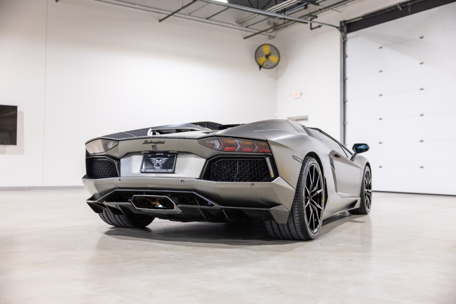 2015 Lamborghini Aventador Roadster LP 700-4 photo 11