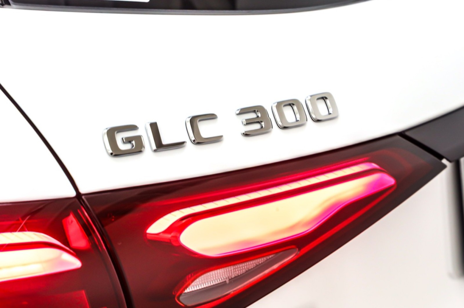 New 2026 Polar White Mercedes-Benz GLC 300 image 9
