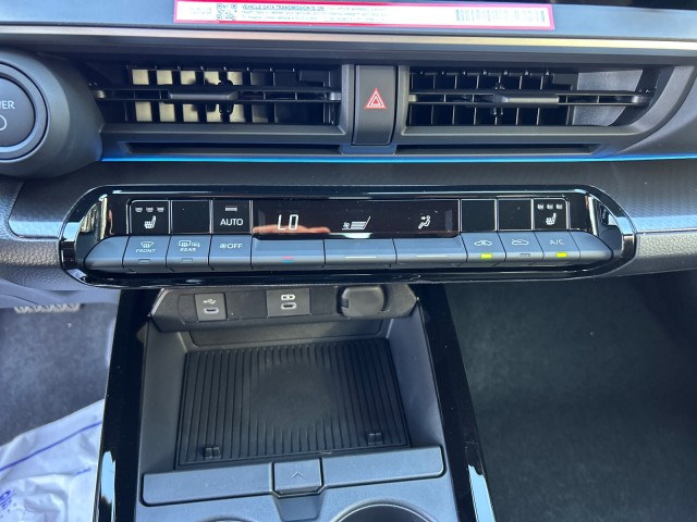 ToyotaPrius Plug-In Hybrid24