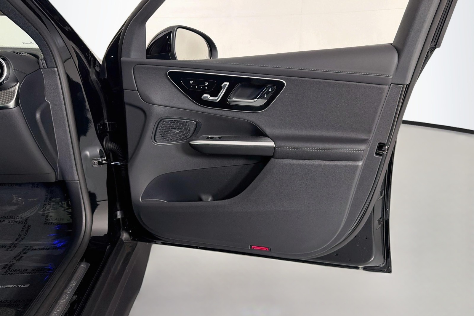 New 2026 Black Mercedes-Benz GLC 300 SUV image 23