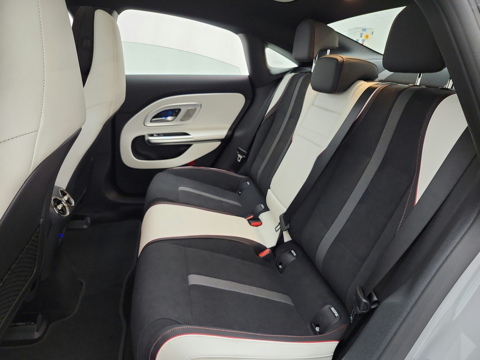 New 2027 MANUFAKTUR Alpine Grey Mercedes-Benz CLA 350 Electric 4MATIC® image 11