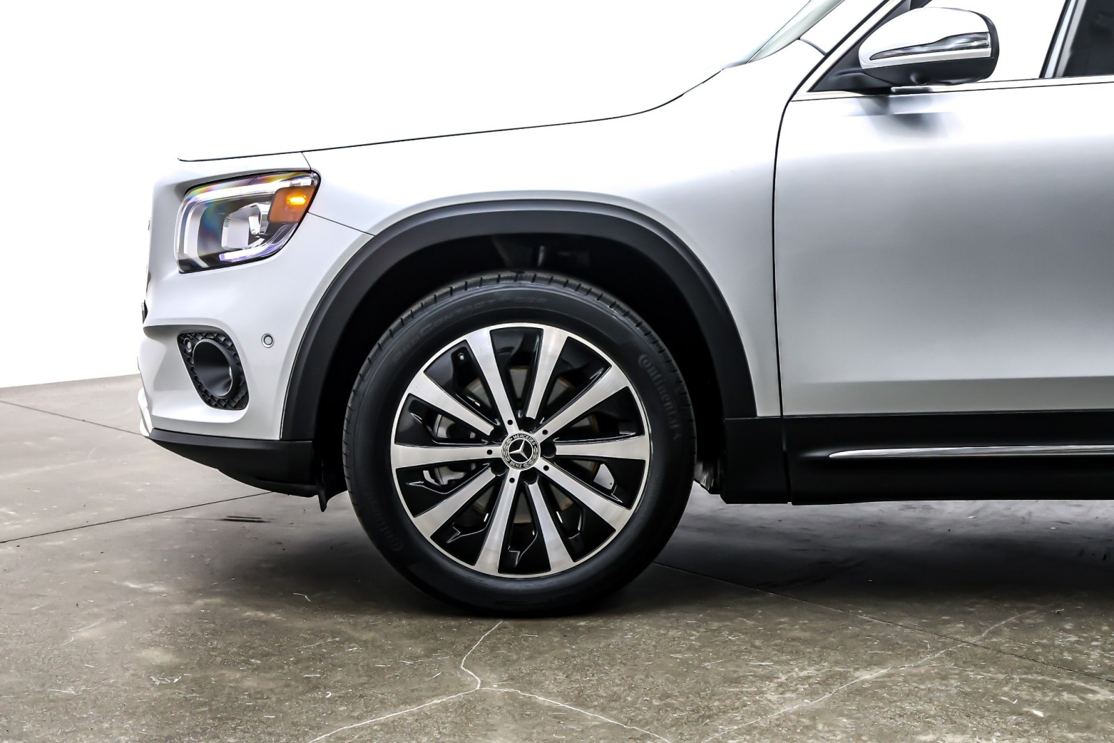 Used 2022 Iridium Silver Metallic Mercedes-Benz GLB 250 SUV image 11