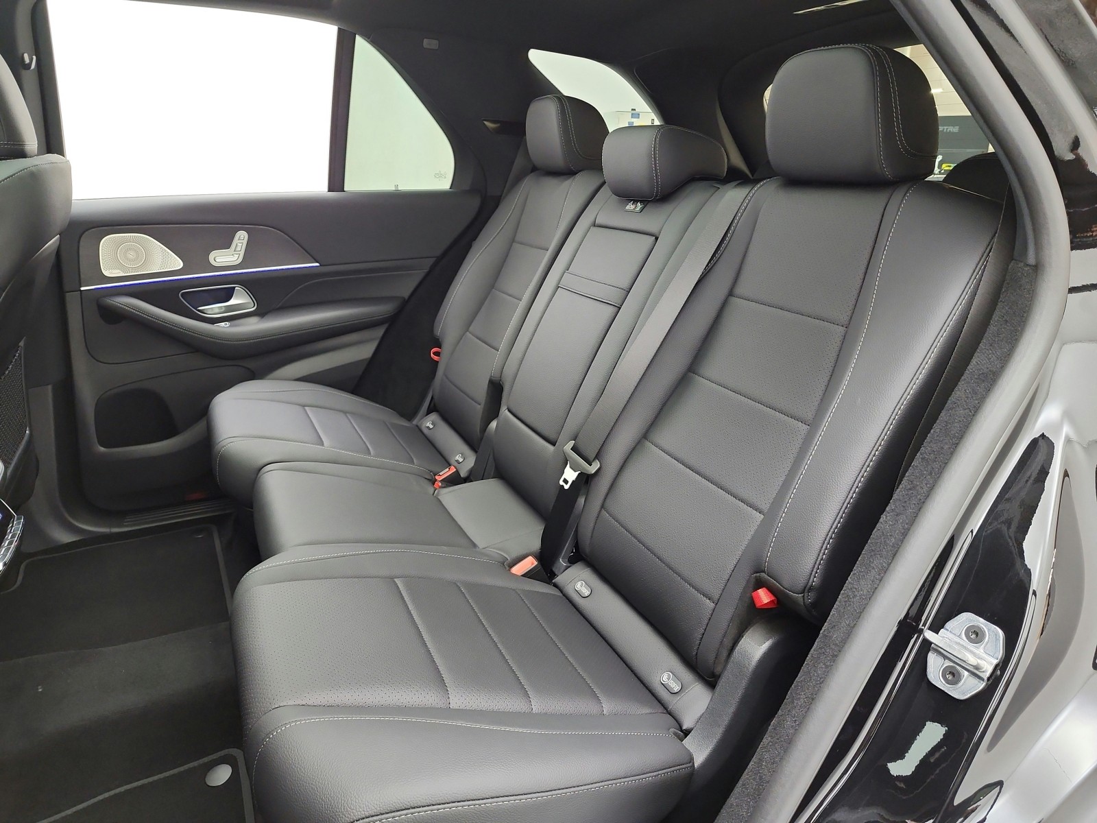 New 2026 Obsidian Black Metallic Mercedes-Benz GLE 450 4MATIC® SUV image 11