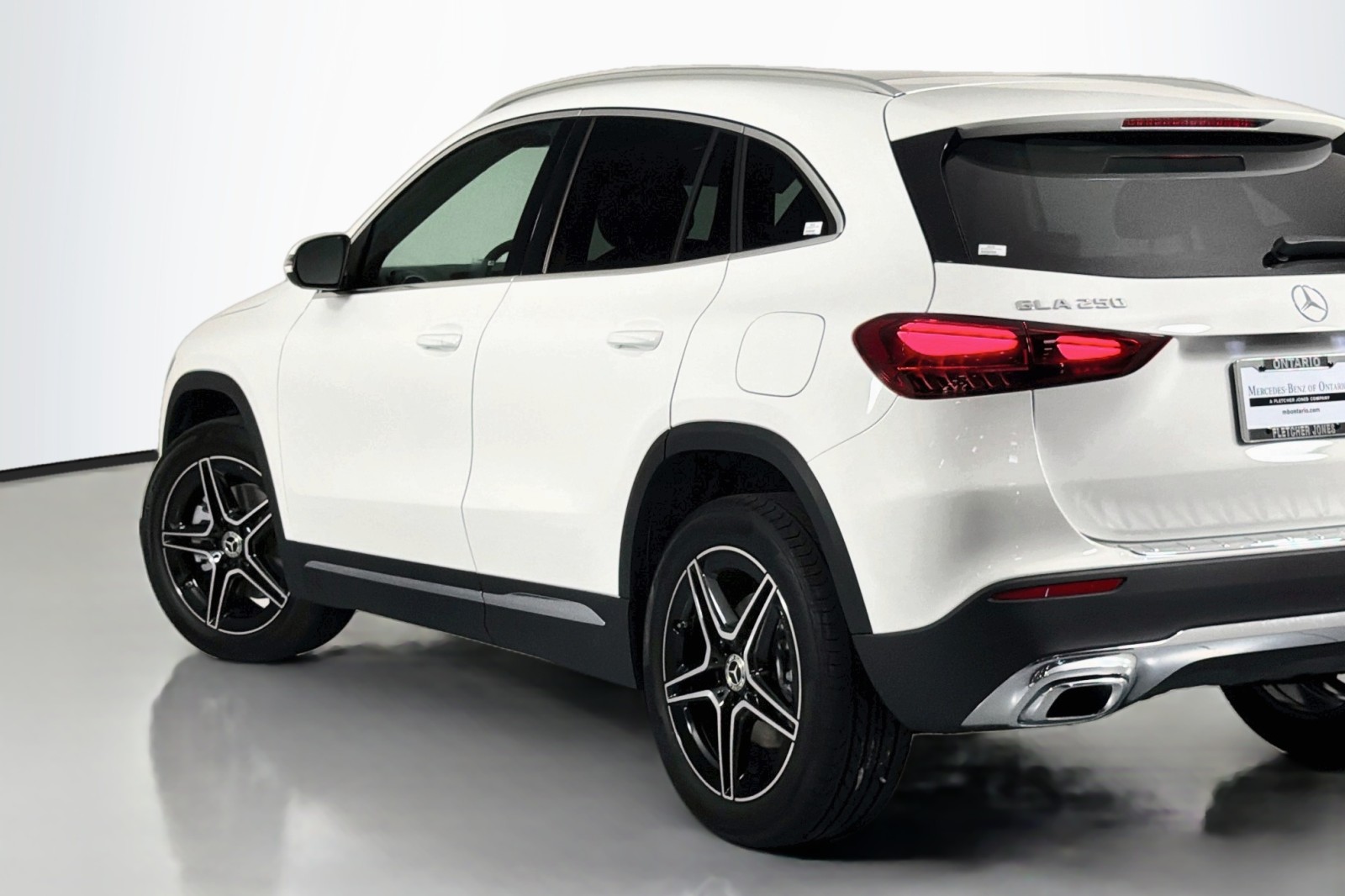 New 2026 Polar White Mercedes-Benz GLA 250 SUV image 14