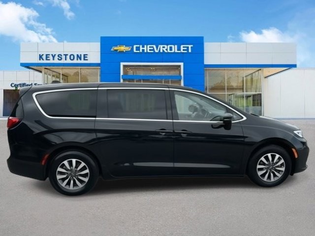 2022 Chrysler Pacifica Hybrid Touring L 2