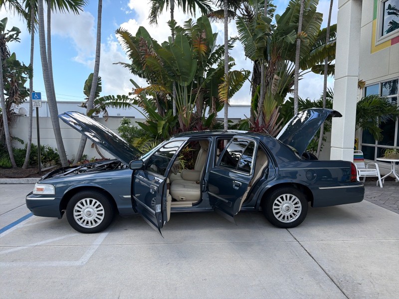 2007 Mercury Grand Marquis LS LOW MILES 52,599 1 OWNER in ,