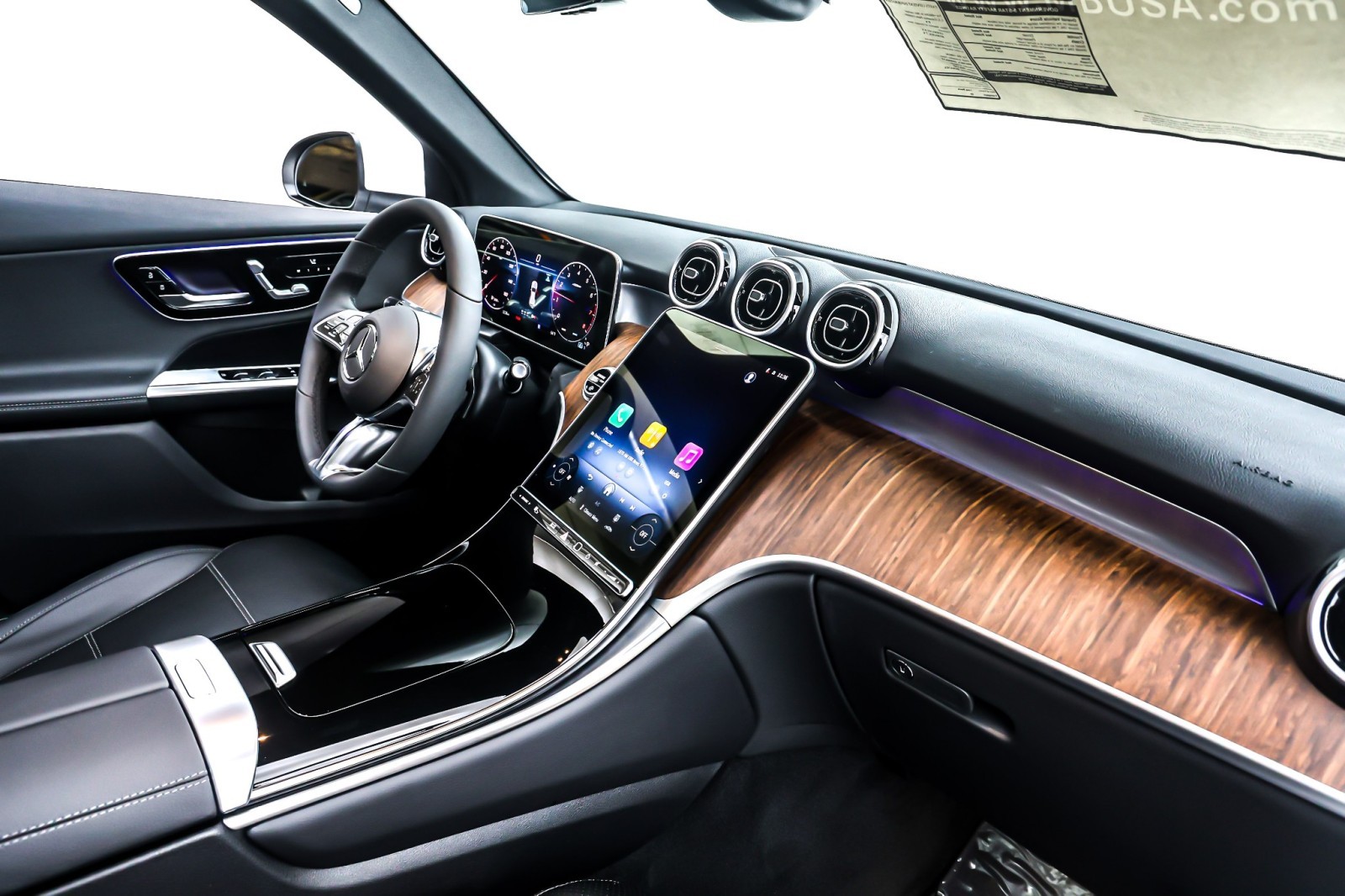 New 2026 Polar White Mercedes-Benz GLC 300 image 5