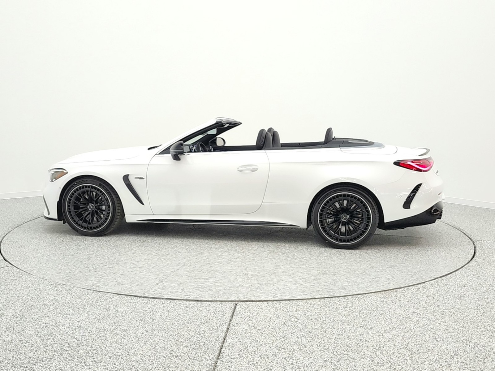 New 2026 MANUFAKTUR Moonlight White Metallic Mercedes-Benz AMG® CLE 53 image 8