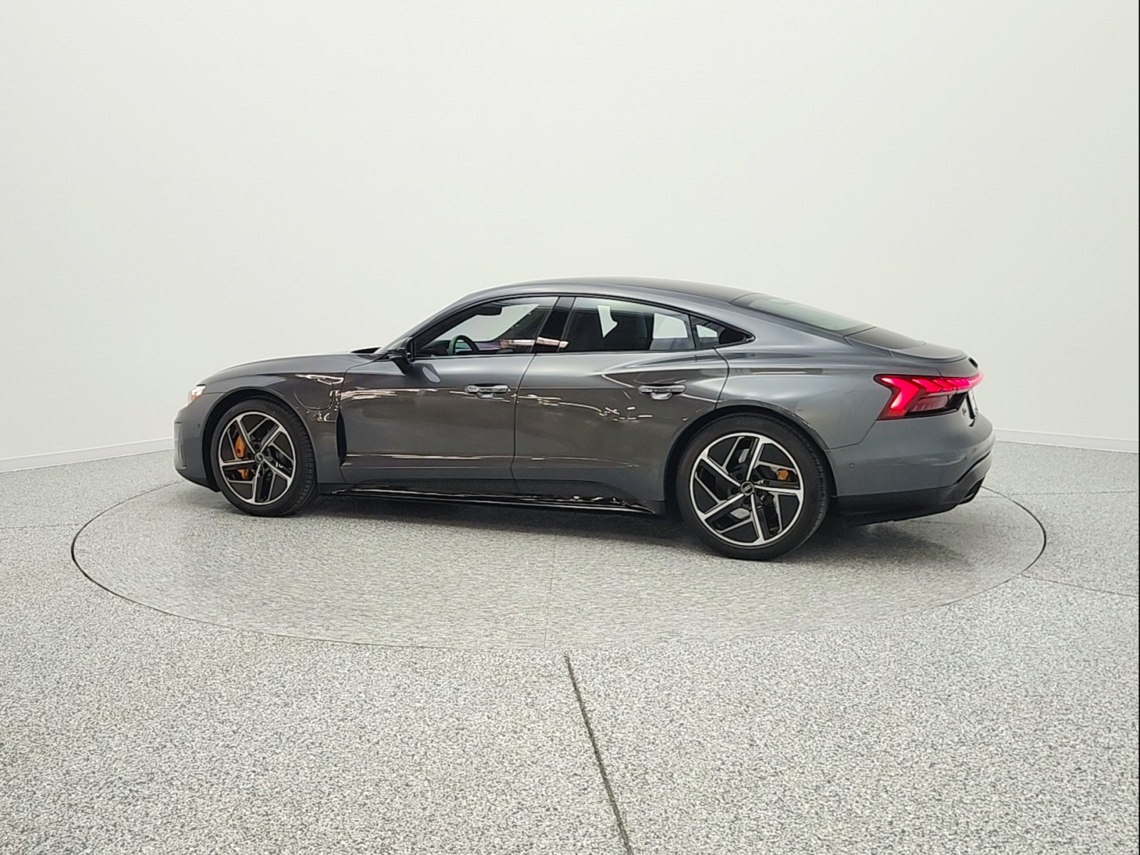 Used 2024 Daytona Gray Pearl Effect Audi quattro image 8