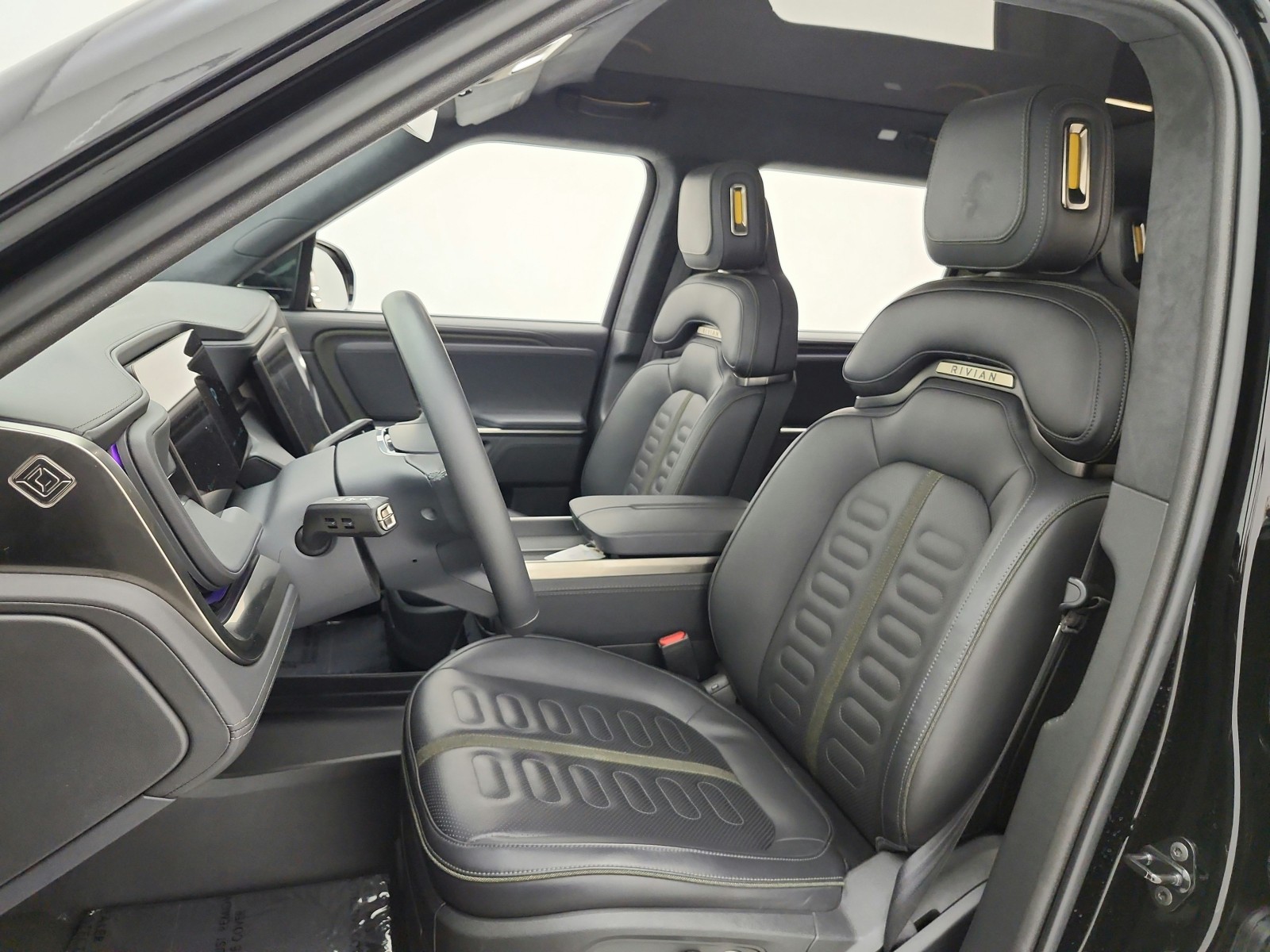 Used 2025 Midnight Rivian Adventure image 15