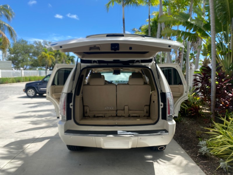 2013 Cadillac Escalade Luxury 1 OWNER LOW MILES 70,251 in ,
