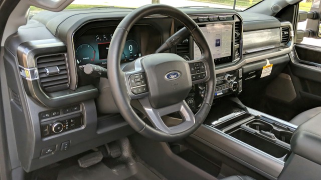 2023 Ford Super Duty F-250 SRW LARIAT 18