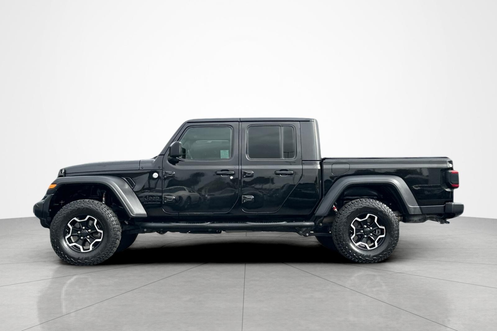 Used 2020 BLACK Jeep Sport S image 2