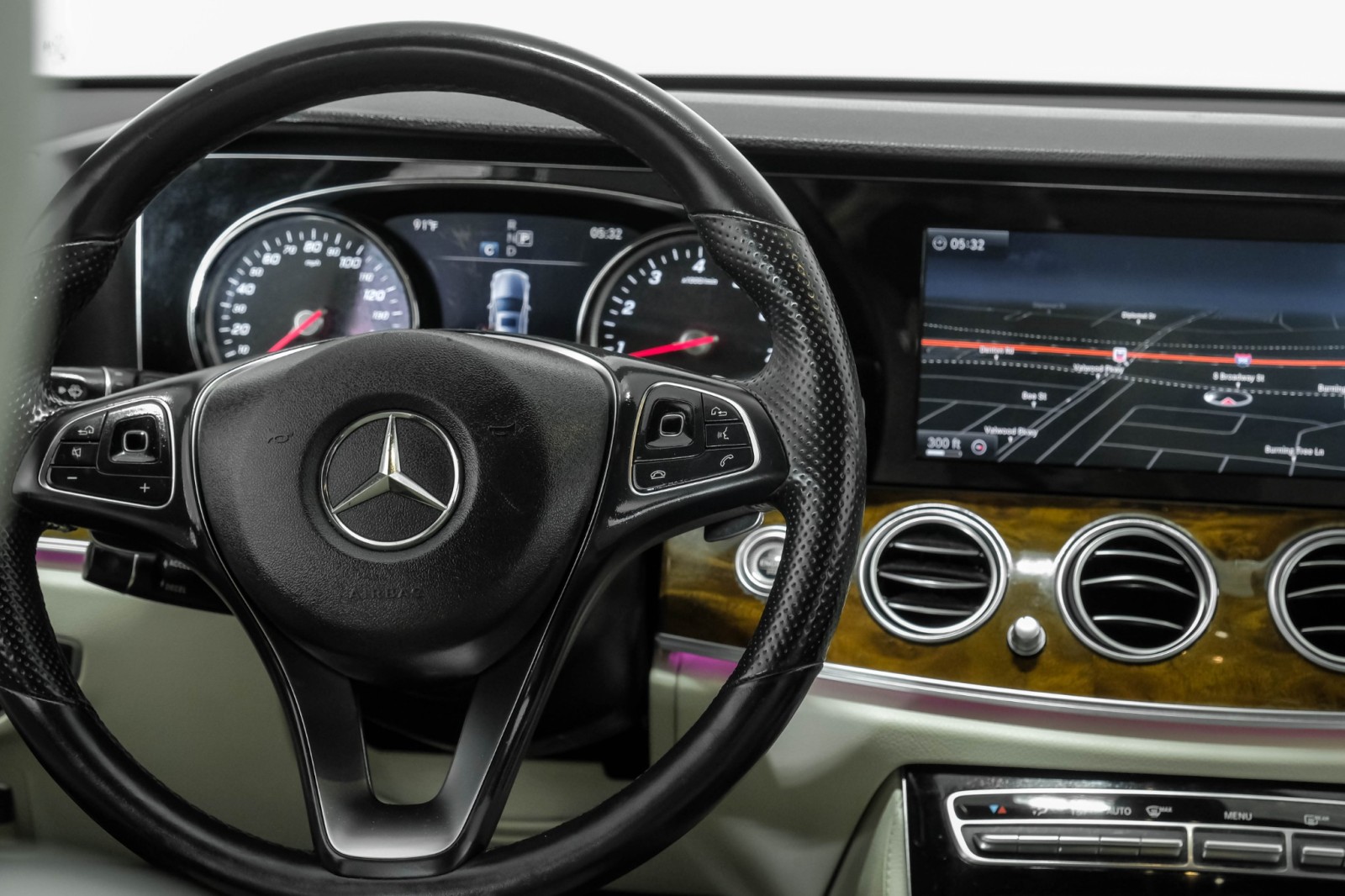 2017 Mercedes-Benz E300 4MATIC SPORT PREMIUM I PKG BLIND SPOT ASSIT NAVIGA 24