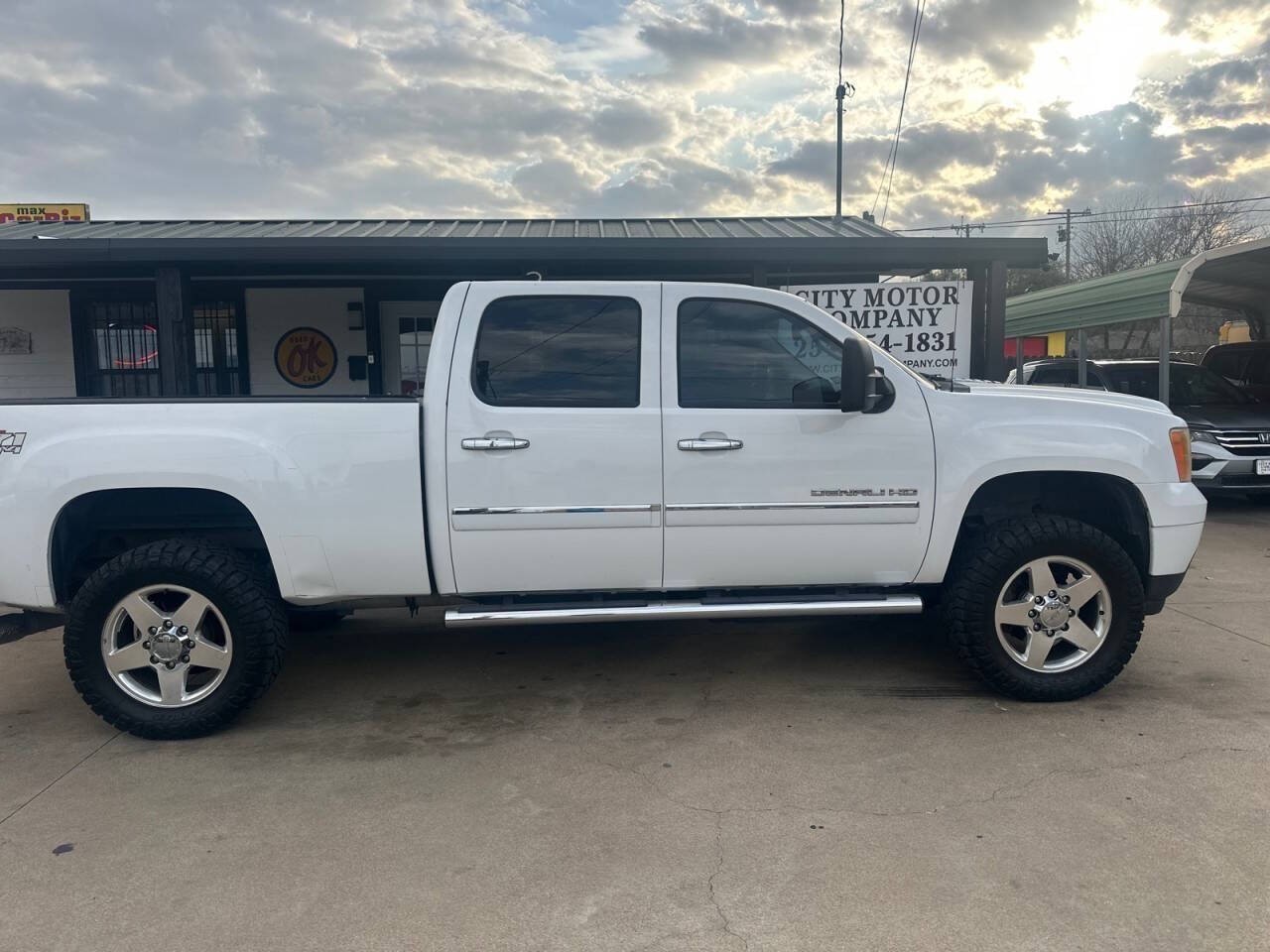 Summit White 2013 GMC Sierra 2500HD Denali Crew Cab SB 4WD Pickup Truck Four-Wheel Drive Automatic