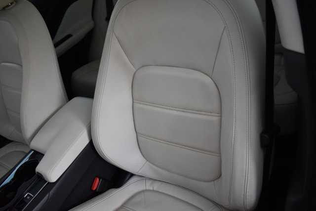 2017 Jaguar F-PACE Navi Leather Moonroof Heated Seats Parking Sensors 31