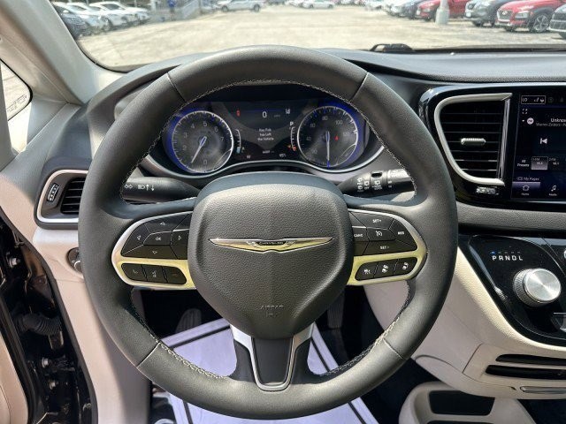 2022 Chrysler Pacifica Touring L 12