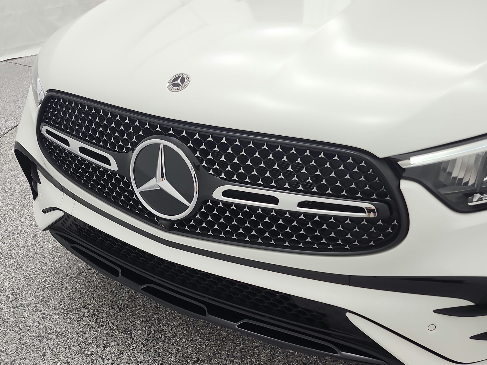 New 2026 Polar White Mercedes-Benz GLC 300 image 9