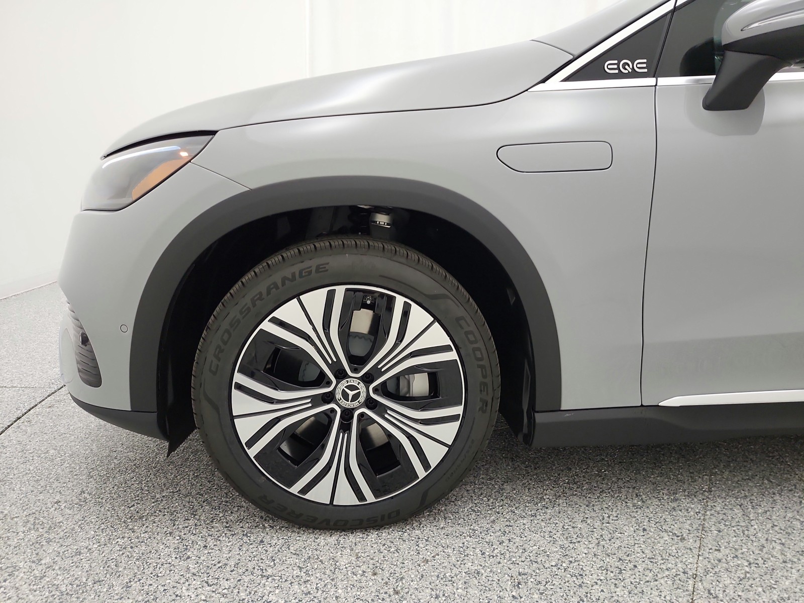 New 2027 MANUFAKTUR Alpine Grey Mercedes-Benz EQE 320+ SUV image 12