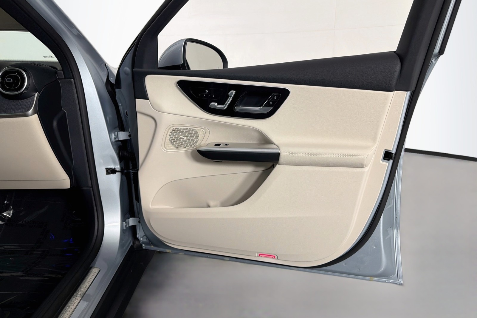 New 2026 Cirrus Silver Metallic Mercedes-Benz GLC 300 SUV image 23