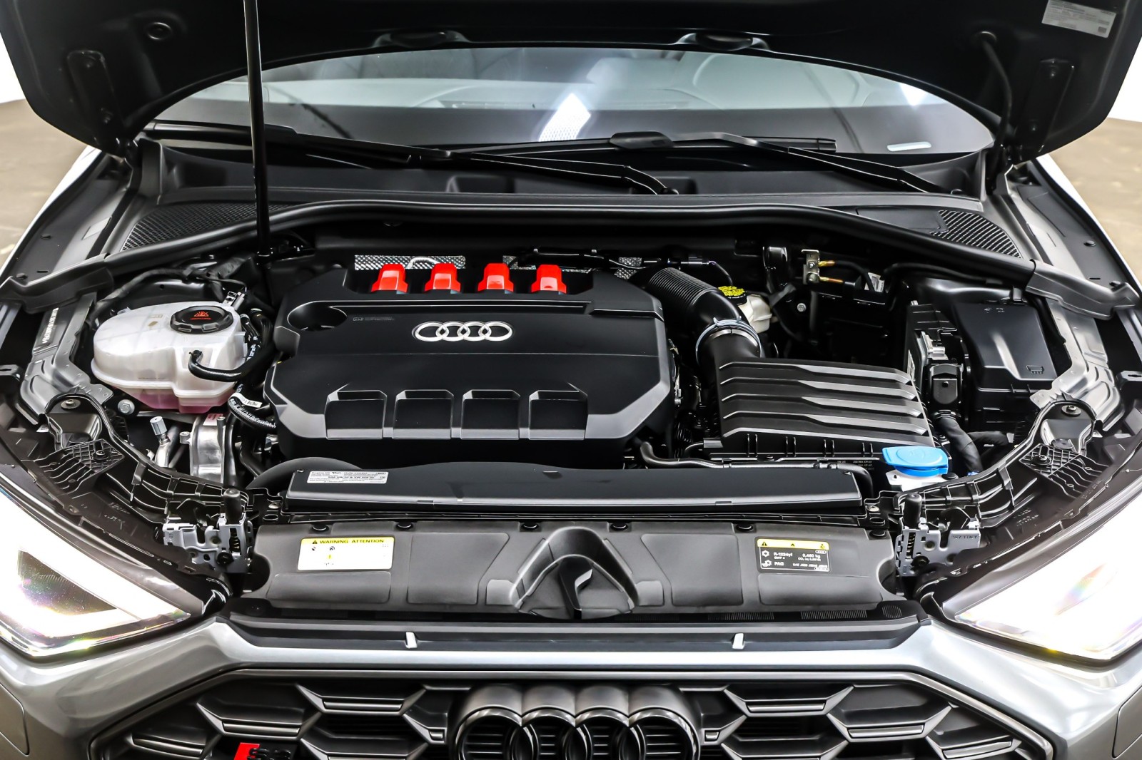 Used 2024 Daytona Gray Pearl Effect Audi Premium Plus 2.0 TFSI quattro image 12