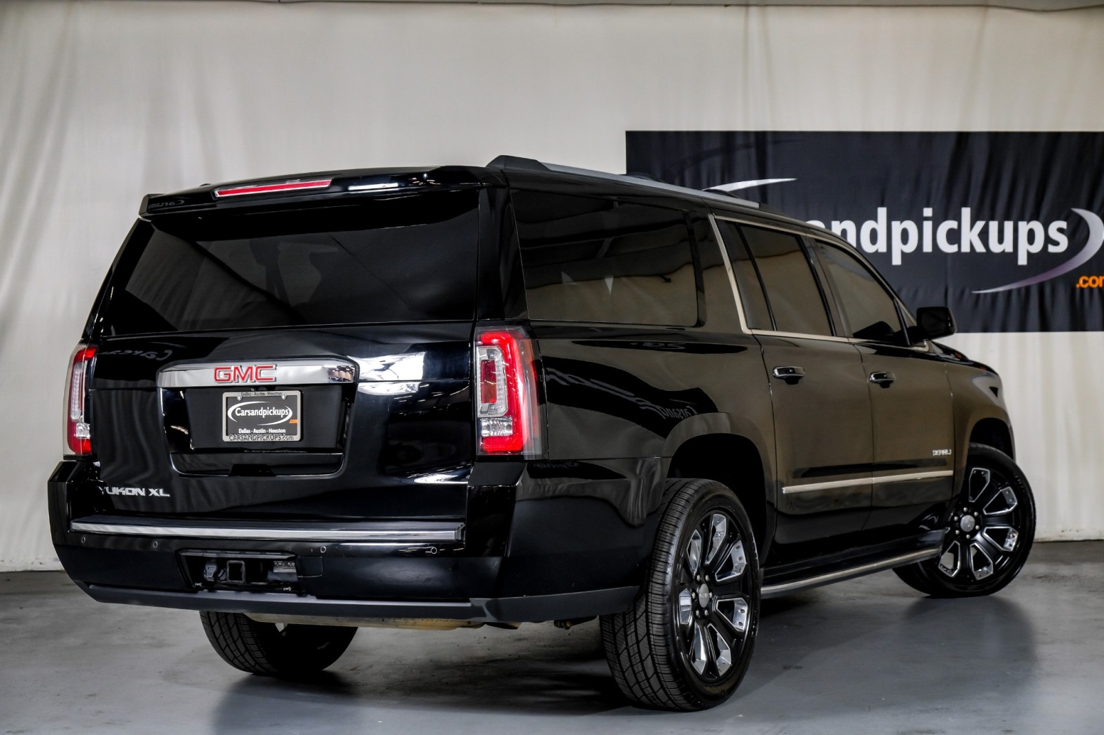 2016 GMC Yukon XL Denali 8