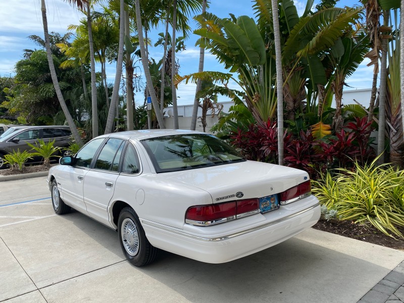 1995 Ford Crown Victoria LOW MILES 43,331 in , 