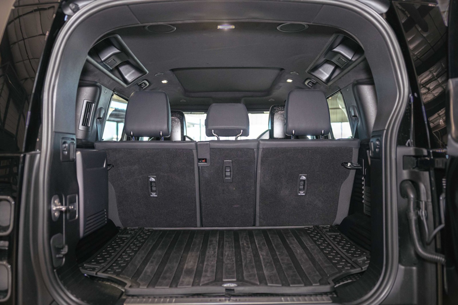 Used Car 2025 Land Rover Defender  Octa Edition One For Sale Under $180,000 In Boerne, Texas