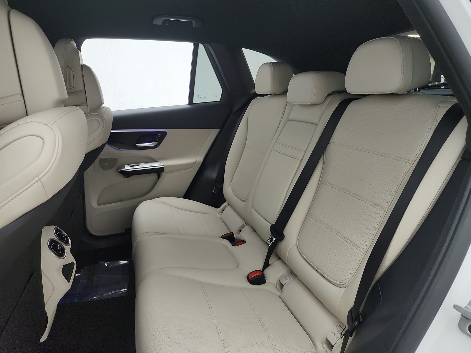 Certified Used 2025 Polar White Mercedes-Benz GLC 300 SUV image 17