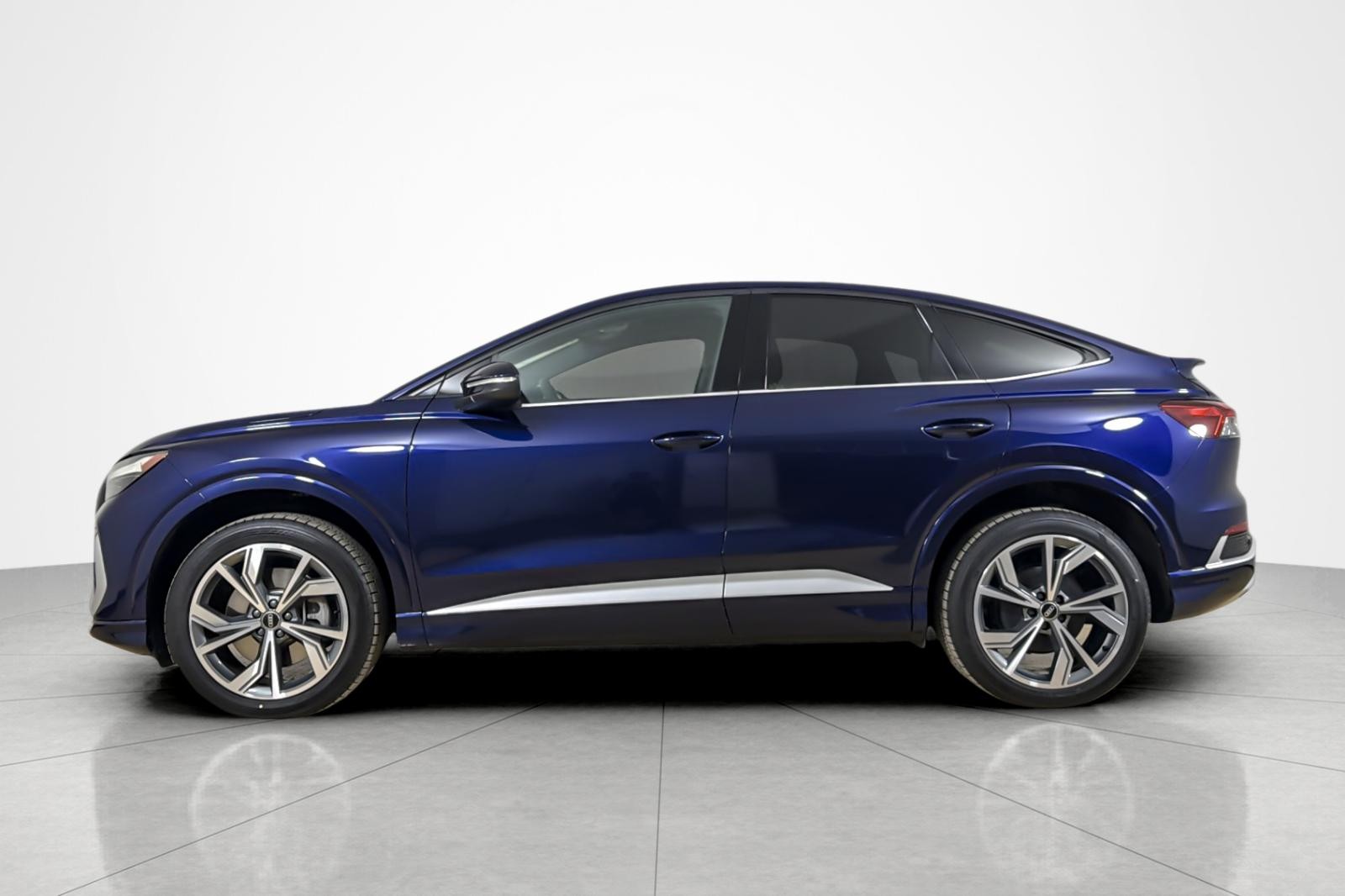 Certified Used 2023 Navarra Blue Metallic Audi Premium 50 quattro image 2