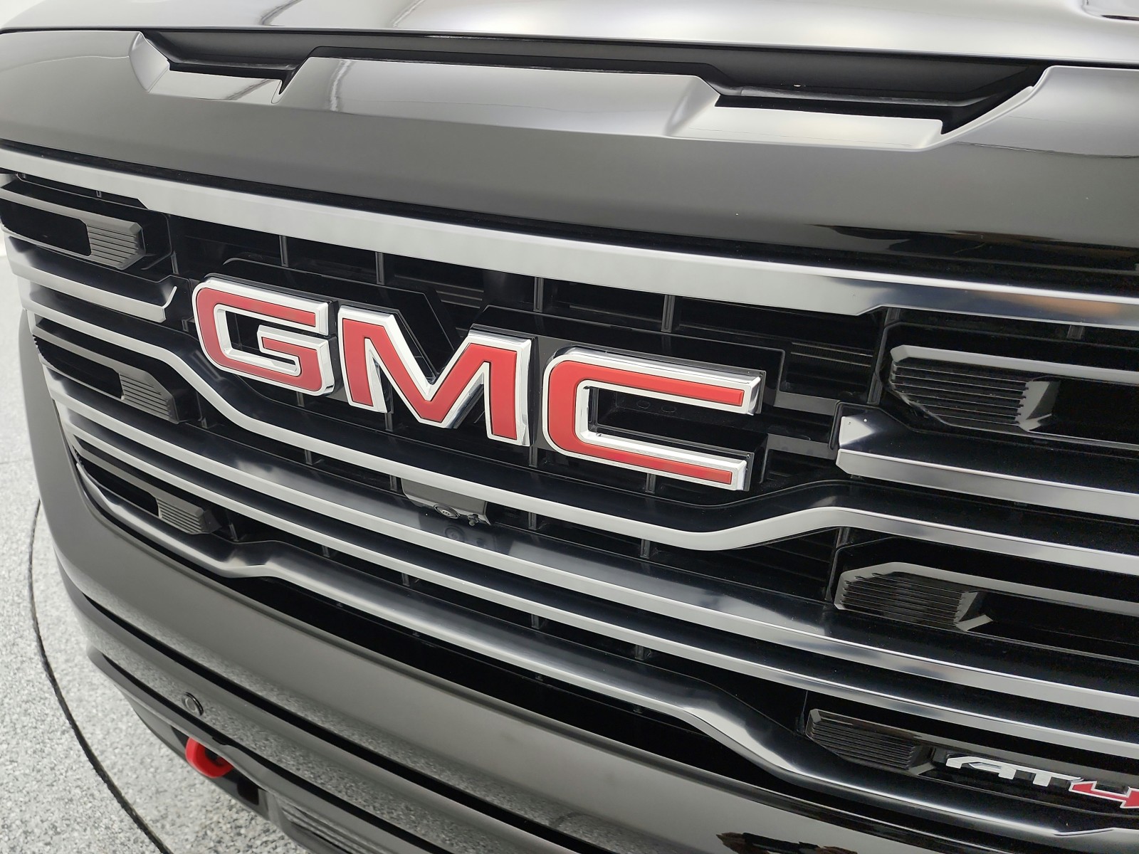 Used 2025 Onyx Black GMC 4WD Crew Cab 147 AT4 image 17