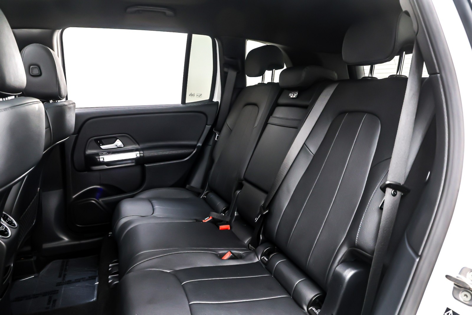 Used 2023 Polar White Mercedes-Benz GLB 250 SUV image 9