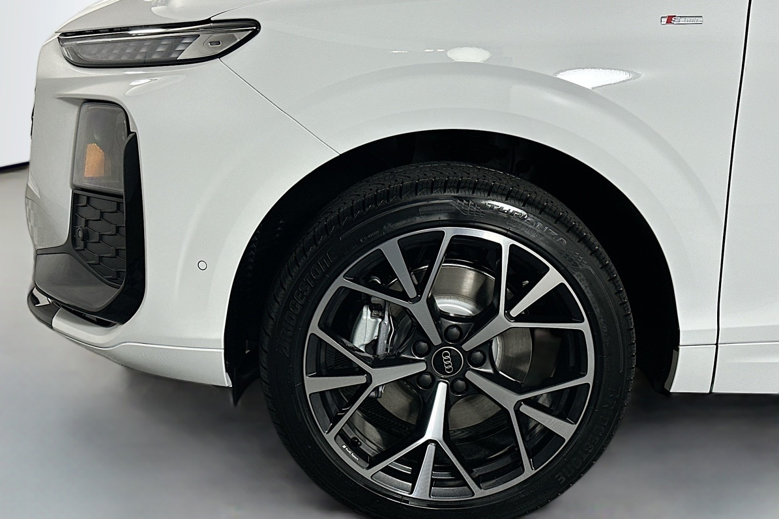 New 2026 Arkona White Audi S line image 11