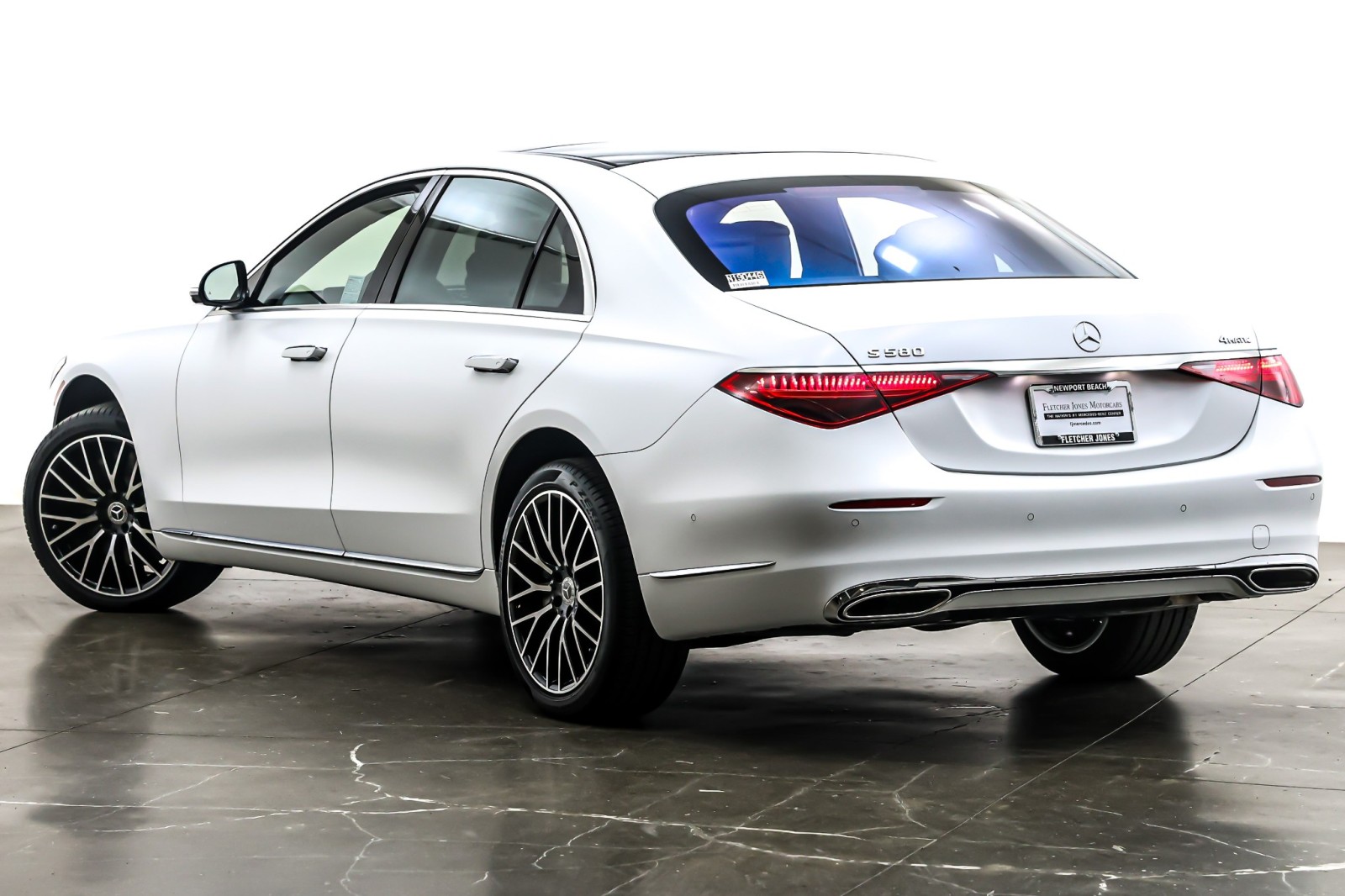 New 2025 MANUFAKTUR Moonlight White Magno Mercedes-Benz S 580 image 12